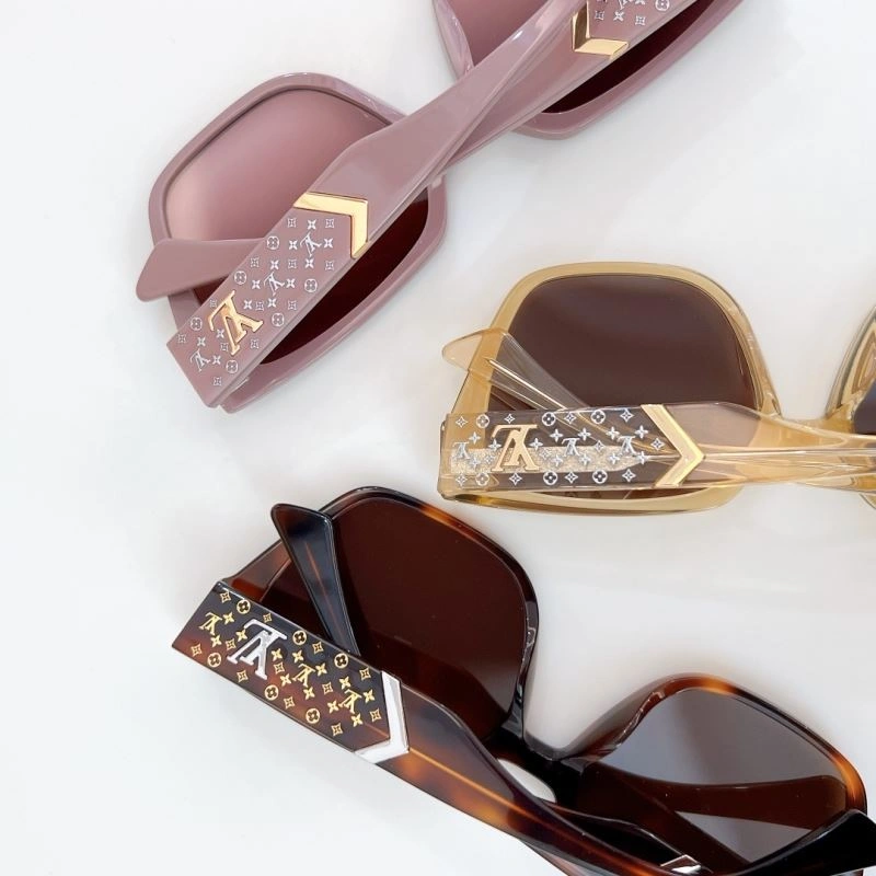 EyeCatching Louis Vuitton Sunglasses 281147