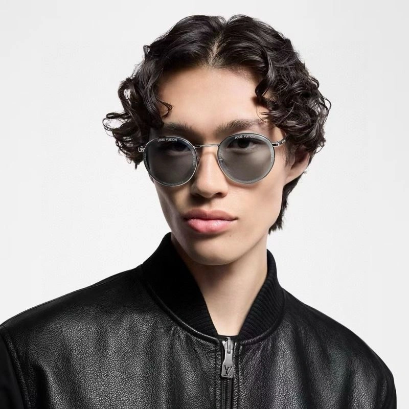 Sleek Louis Vuitton Sunglasses 281127