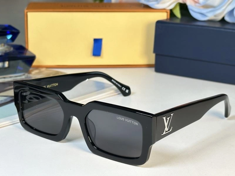 Lightweight Louis Vuitton Sunglasses 281094