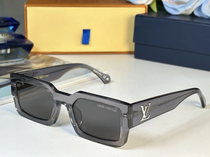 Lightweight Louis Vuitton Sunglasses 281094