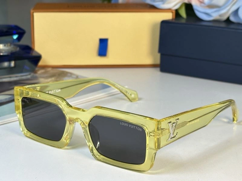 Lightweight Louis Vuitton Sunglasses 281094