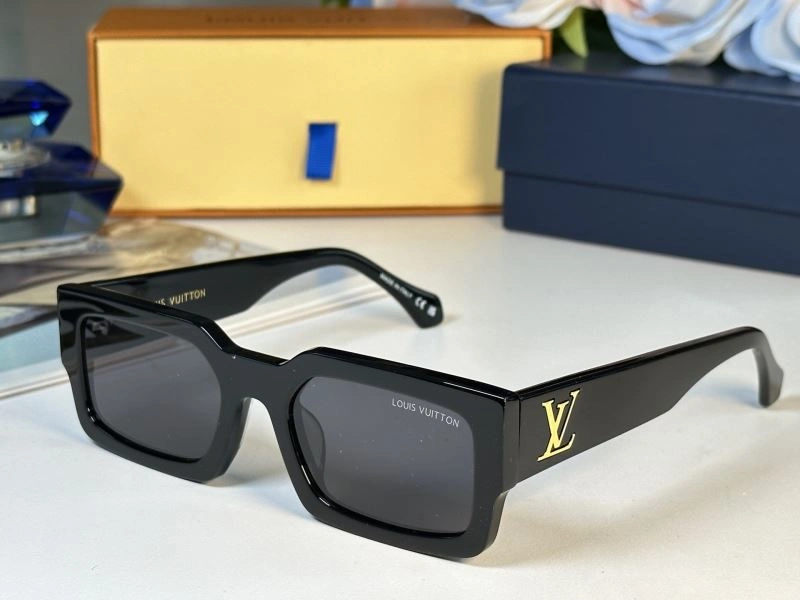 Lightweight Louis Vuitton Sunglasses 281094