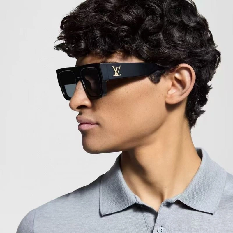 Louis Vuitton Sunglasses Fashionable 281063