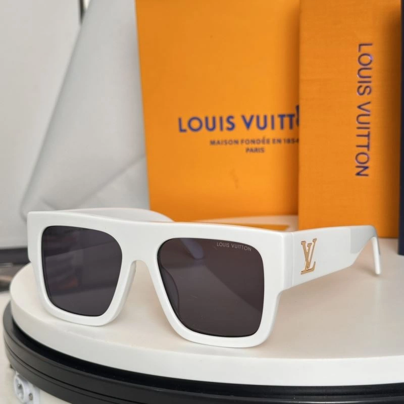 Louis Vuitton Sunglasses Fashionable 281063