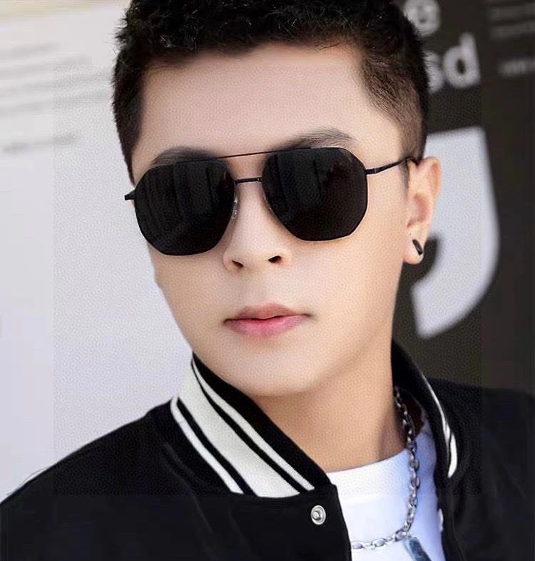 Minimalist Louis Vuitton Sunglasses 281072