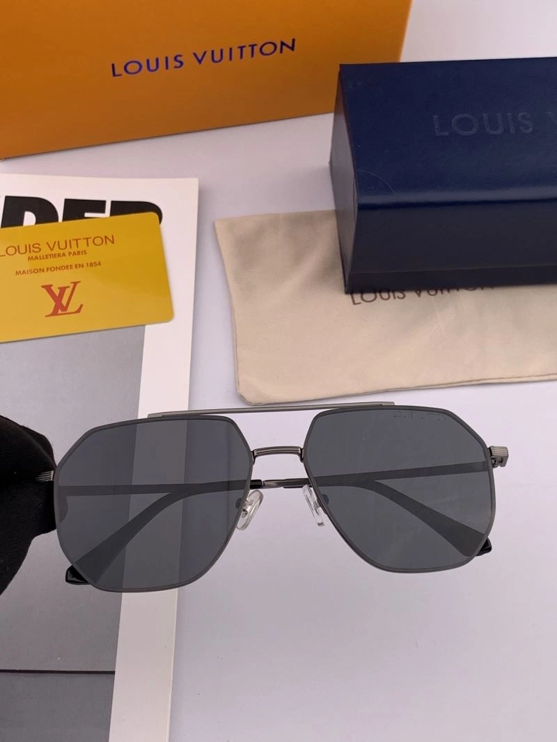Minimalist Louis Vuitton Sunglasses 281072