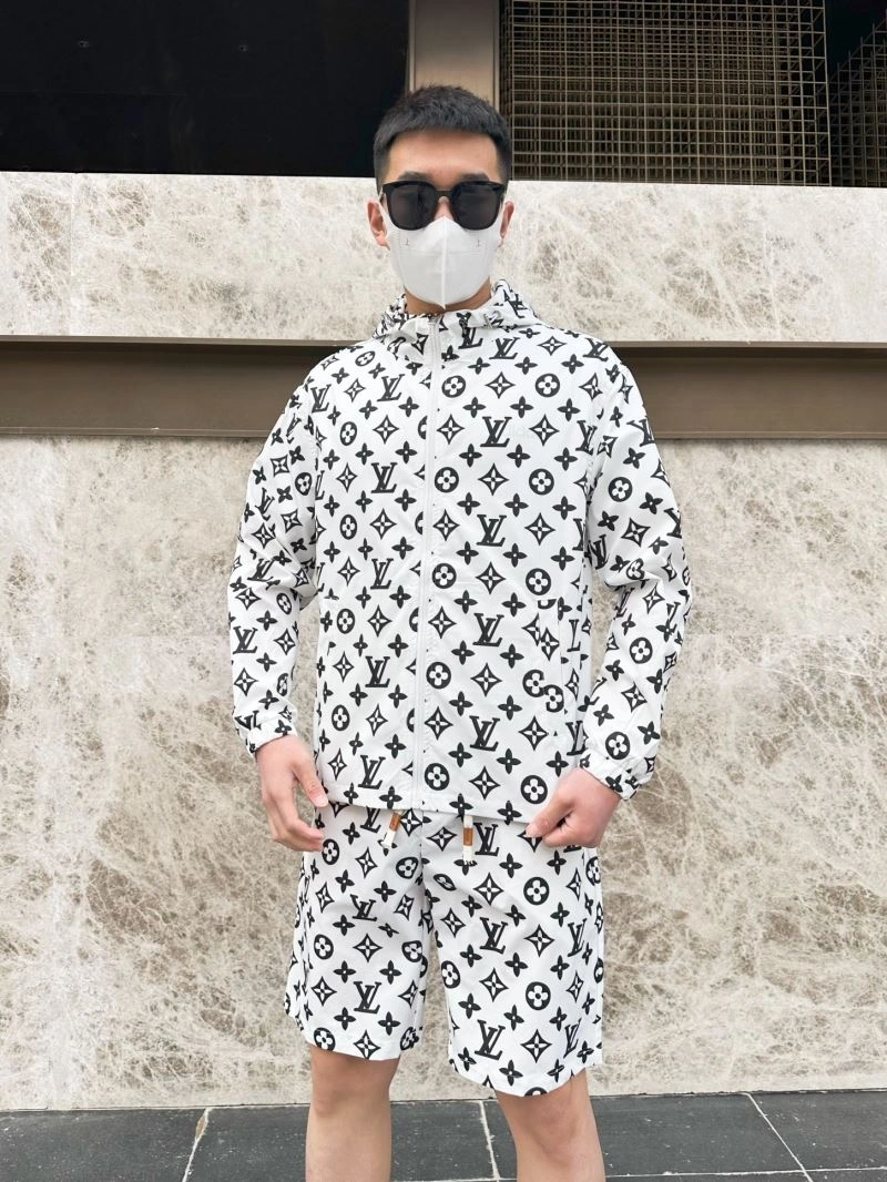 EyeCatching Louis Vuitton Sunscreen Jacket 133643