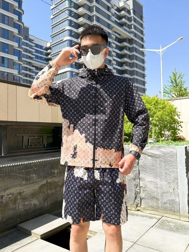 Bright Louis Vuitton Sunscreen Jacket 133658