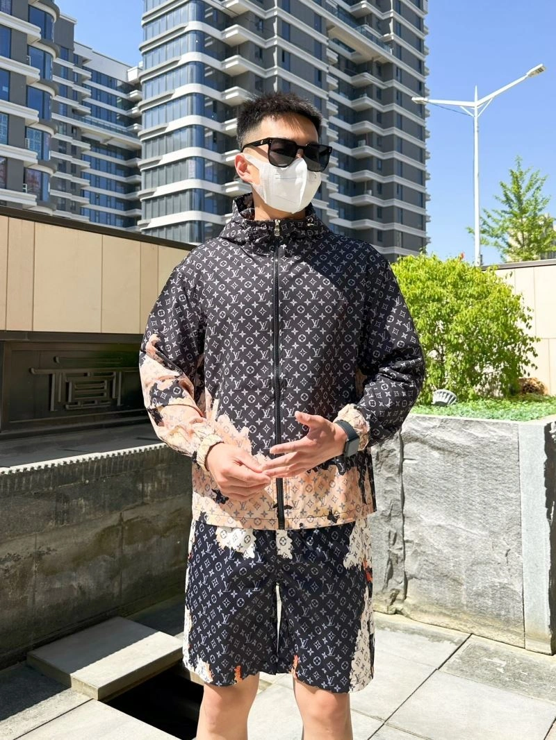 Bright Louis Vuitton Sunscreen Jacket 133658
