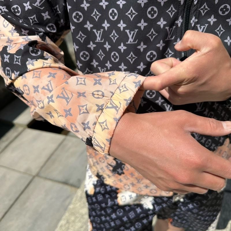 Bright Louis Vuitton Sunscreen Jacket 133658