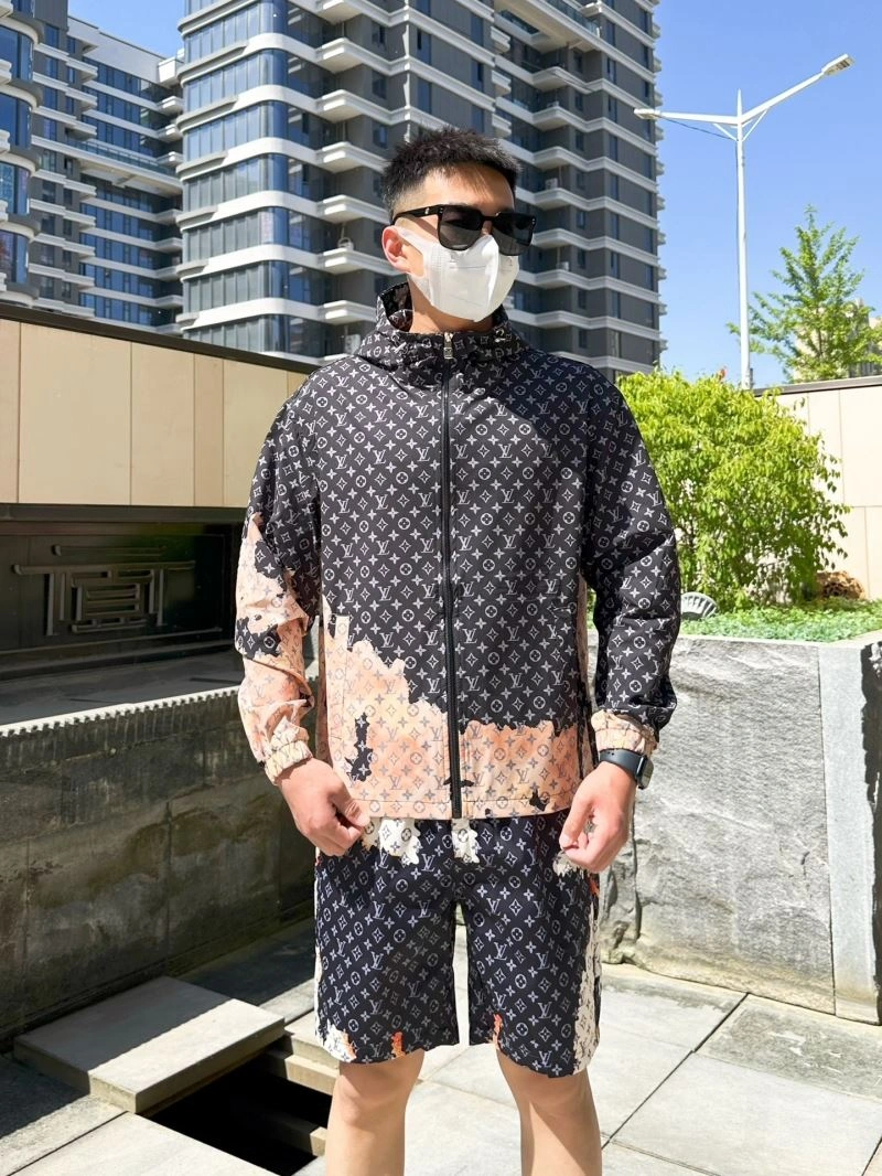 Bright Louis Vuitton Sunscreen Jacket 133658