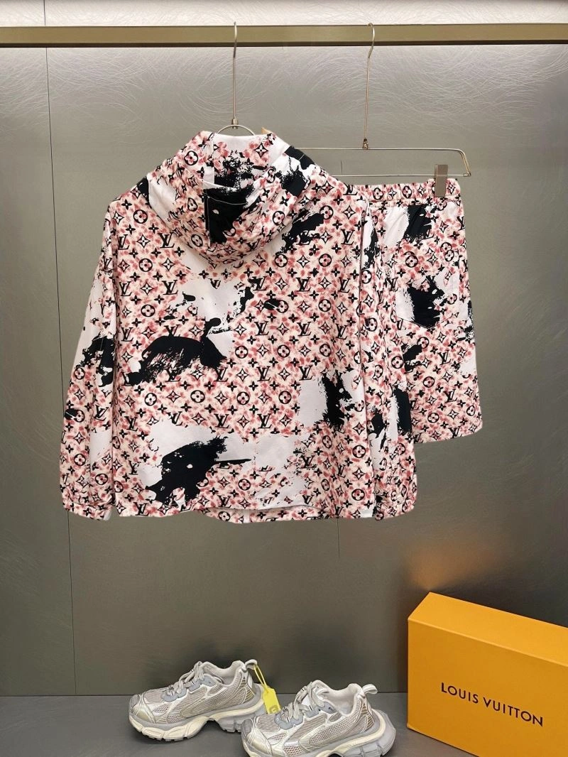 Sleek Louis Vuitton Sunscreen Jacket 132679