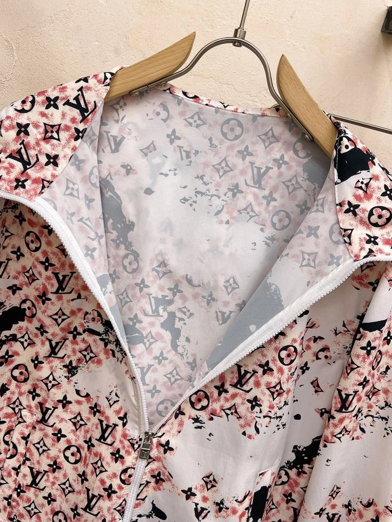 Sleek Louis Vuitton Sunscreen Jacket 132679