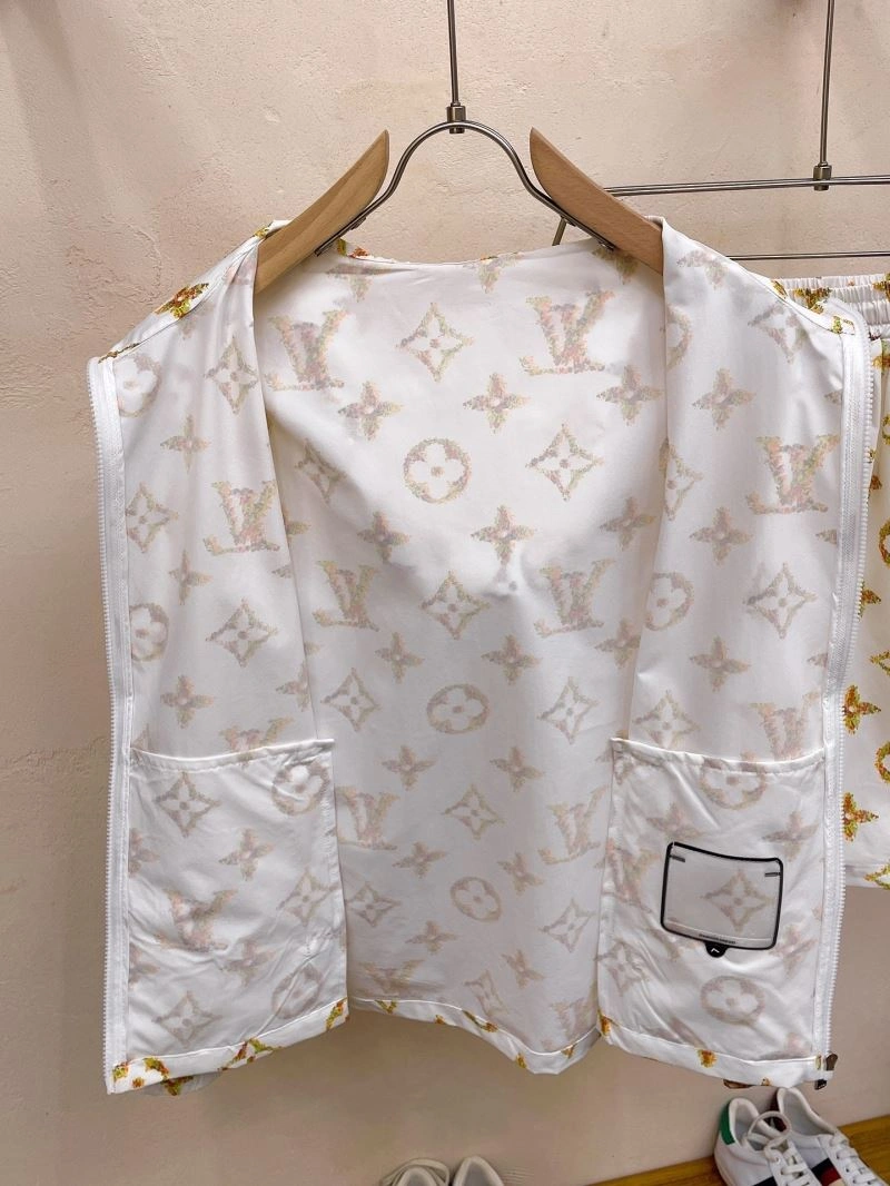 Bright Louis Vuitton Sunscreen Jacket 132685