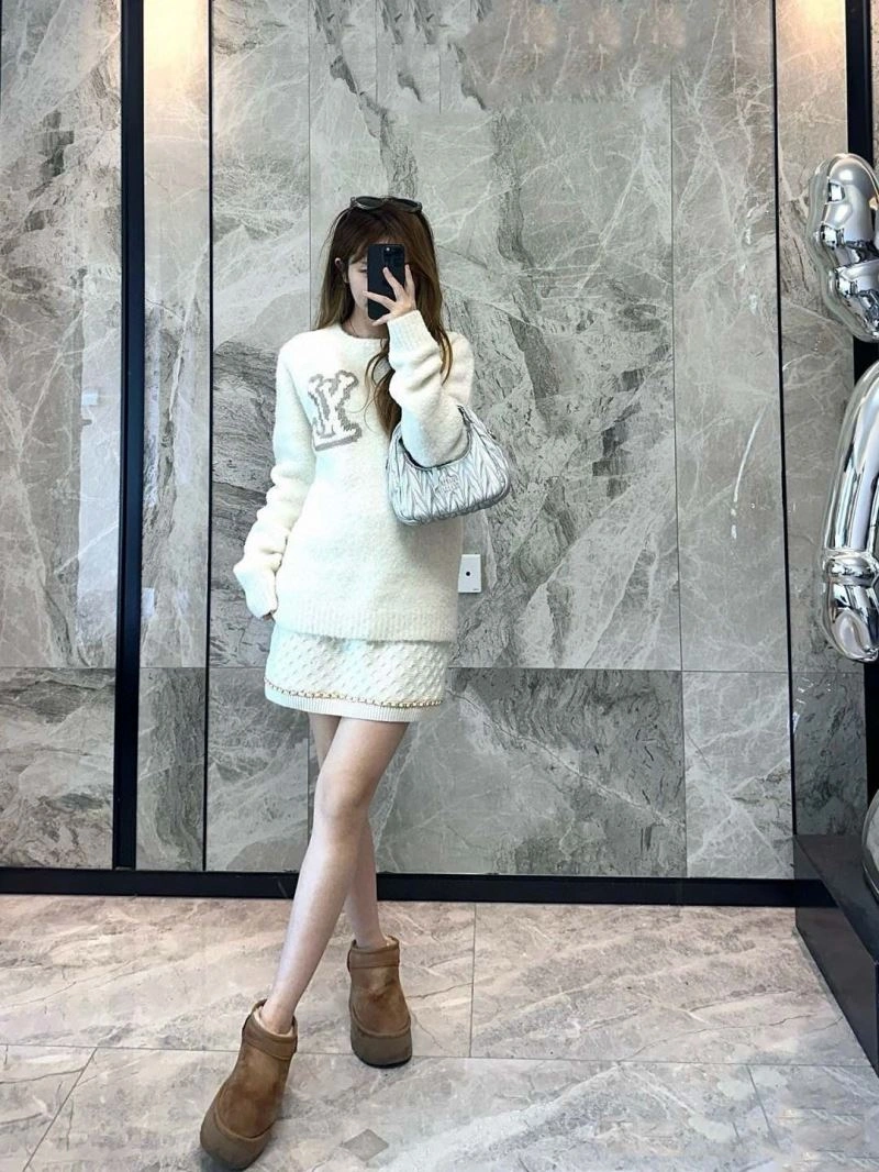 Lightweight Louis Vuitton Sweaters 138495