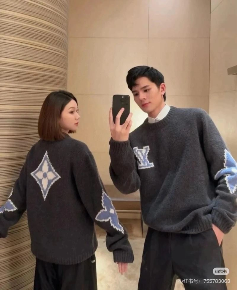 Bold Louis Vuitton Sweaters 138506
