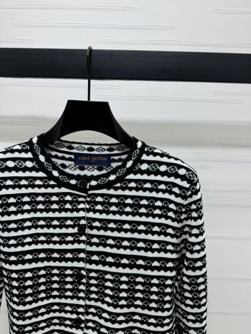 Packable Louis Vuitton Sweaters 131661
