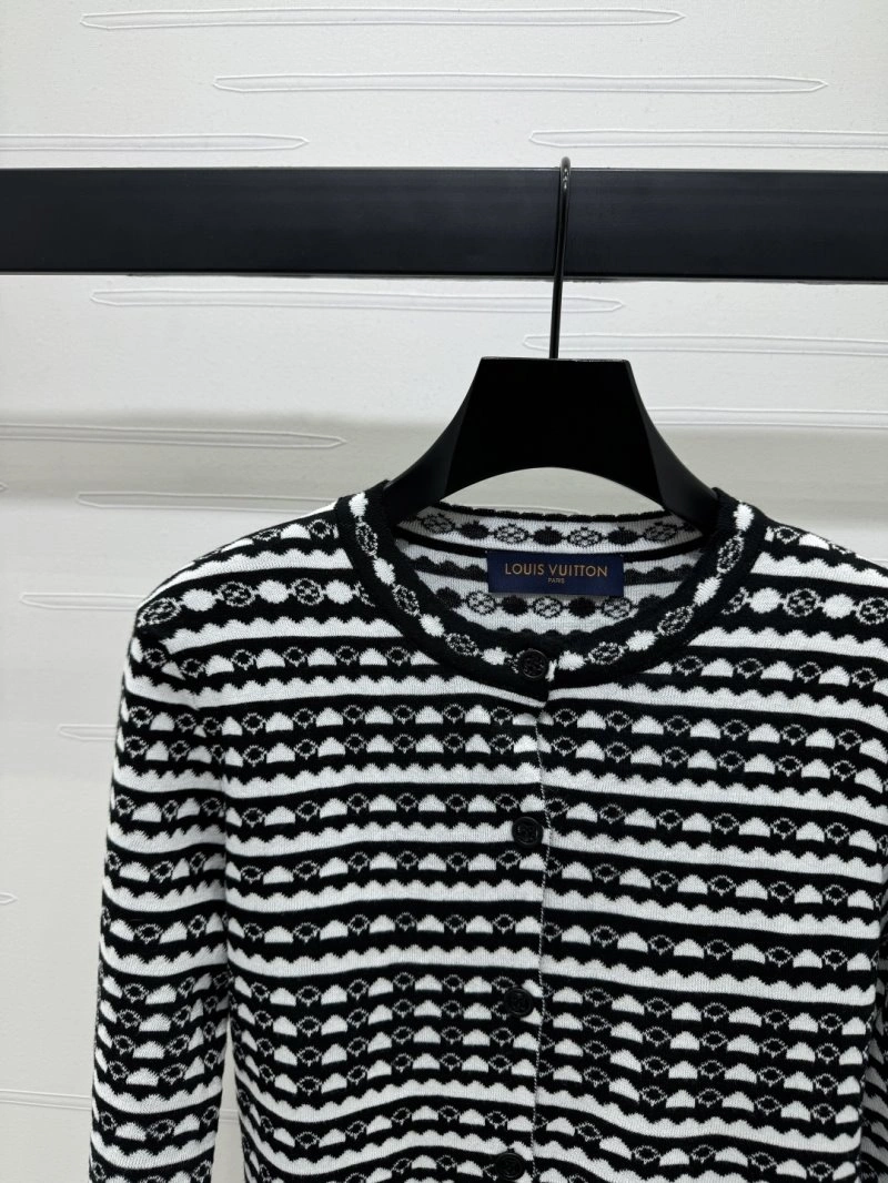 Packable Louis Vuitton Sweaters 131661