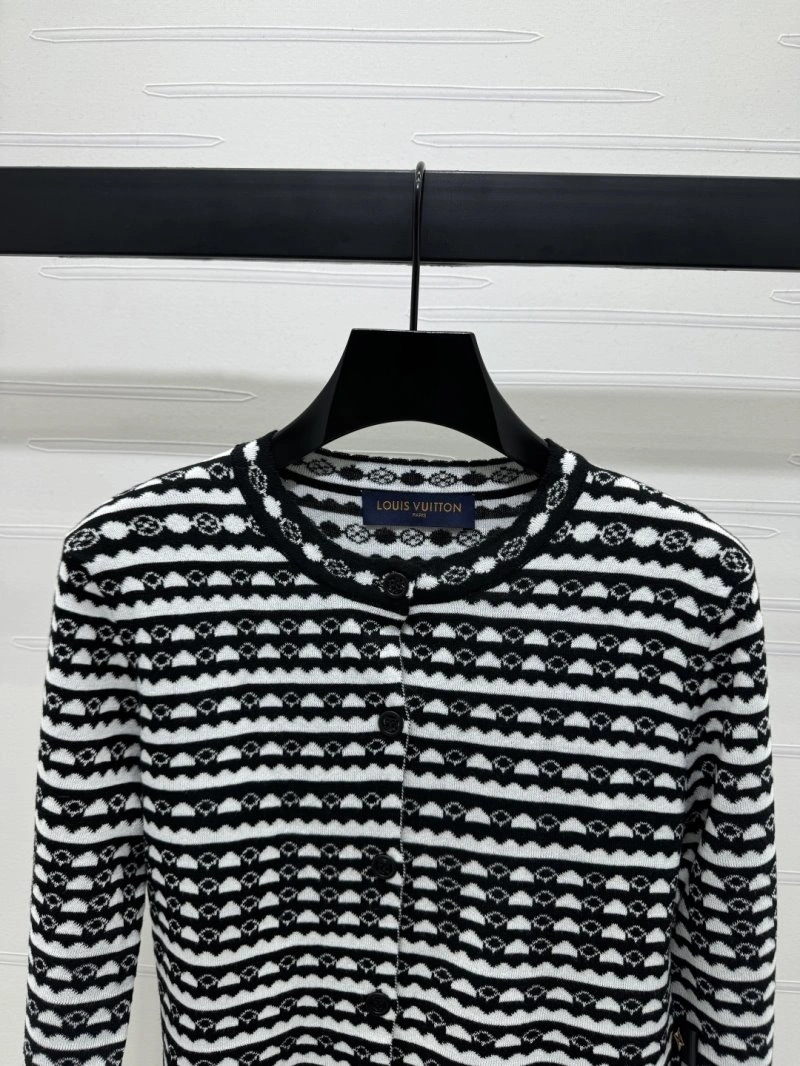 Packable Louis Vuitton Sweaters 131661