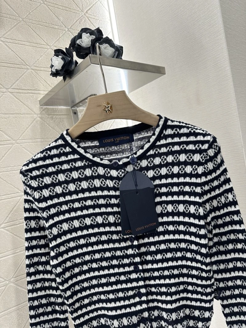 Louis Vuitton Sweaters UrbanChic 131672