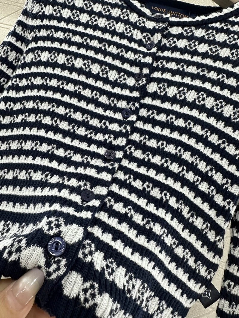 Louis Vuitton Sweaters UrbanChic 131672