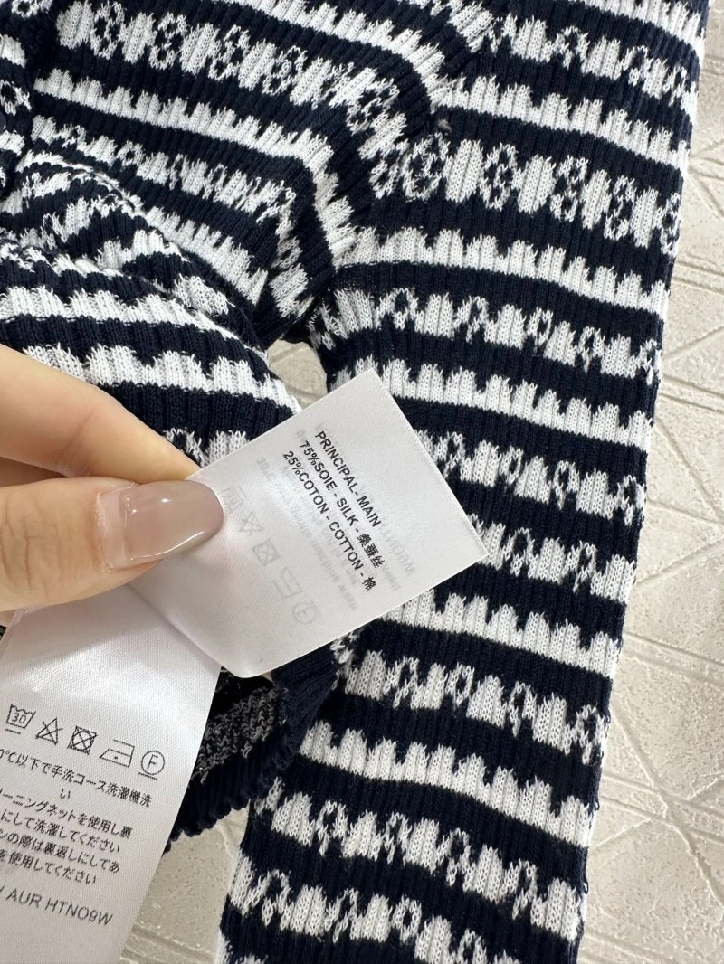 Louis Vuitton Sweaters UrbanChic 131672