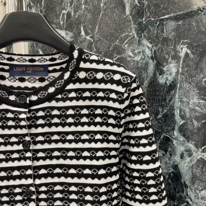 EyeCatching Louis Vuitton Sweaters 131668