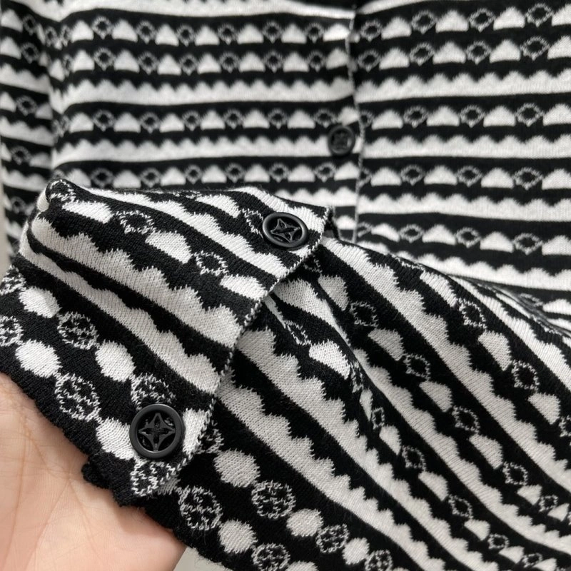 EyeCatching Louis Vuitton Sweaters 131668