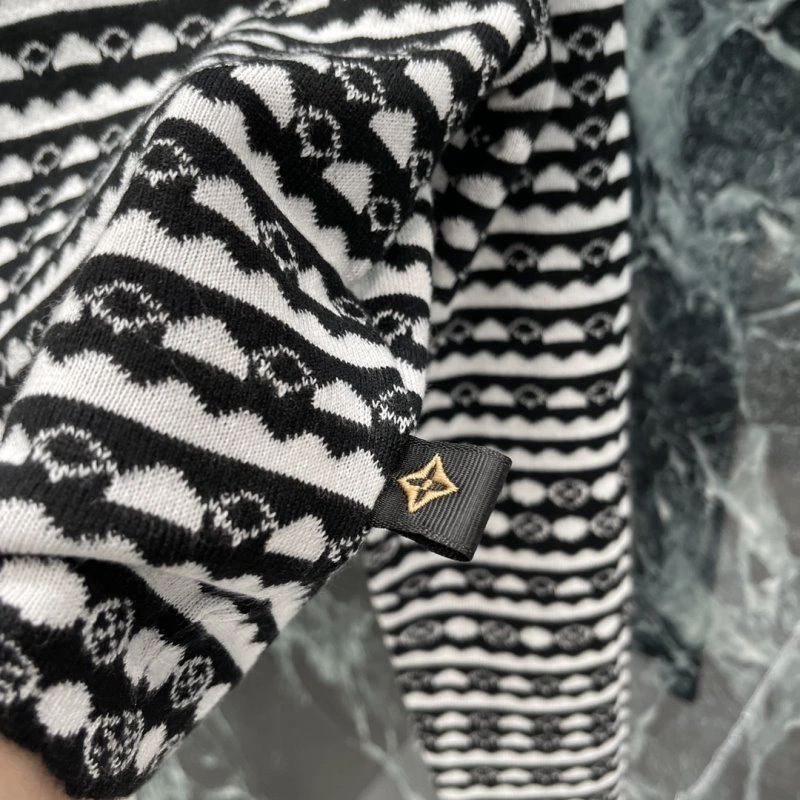 EyeCatching Louis Vuitton Sweaters 131668