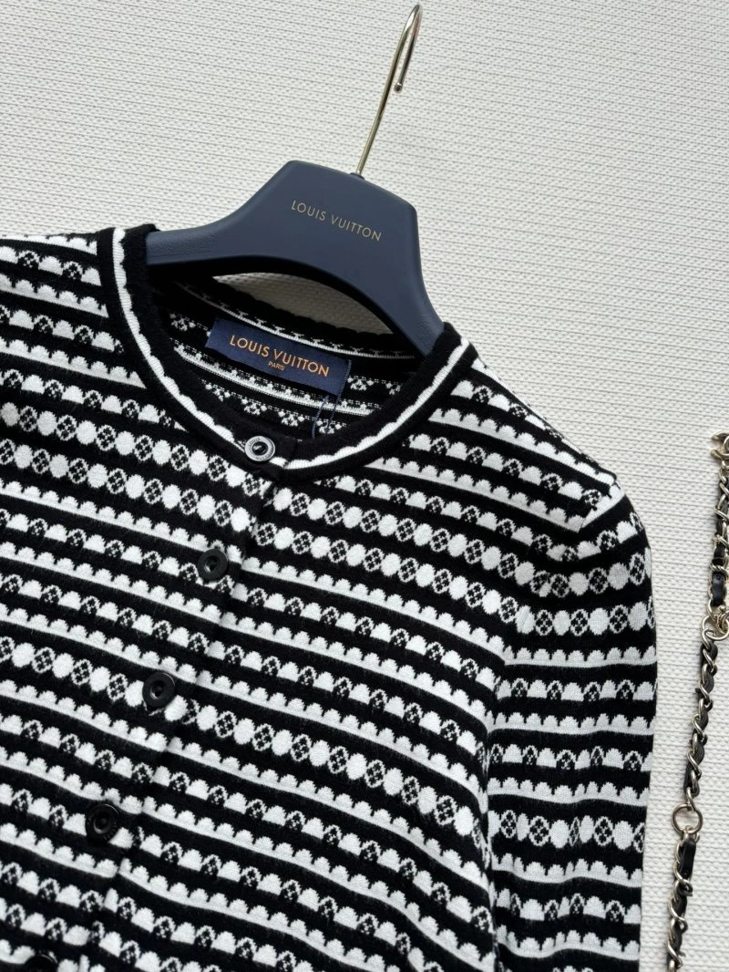 Louis Vuitton Sweaters WeatherProof 130582