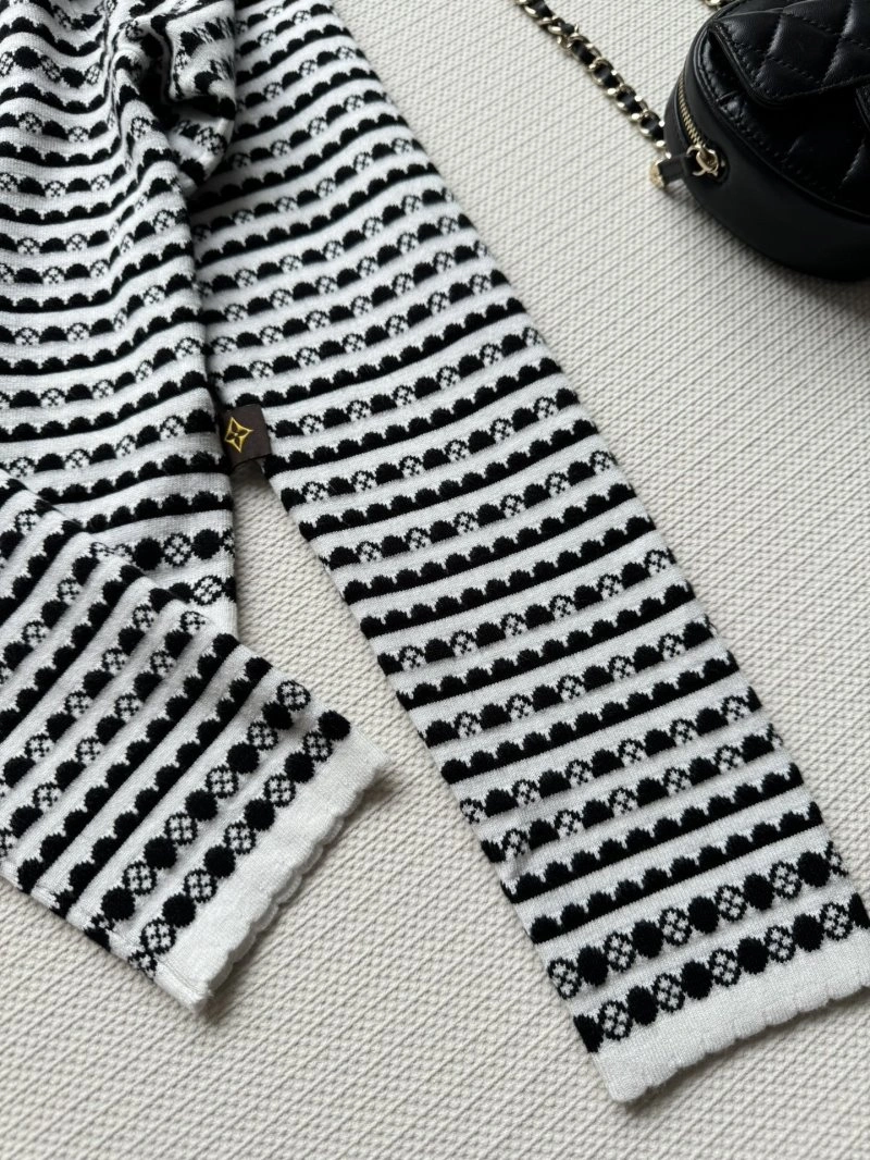 MultiPurpose Louis Vuitton Sweaters 130581