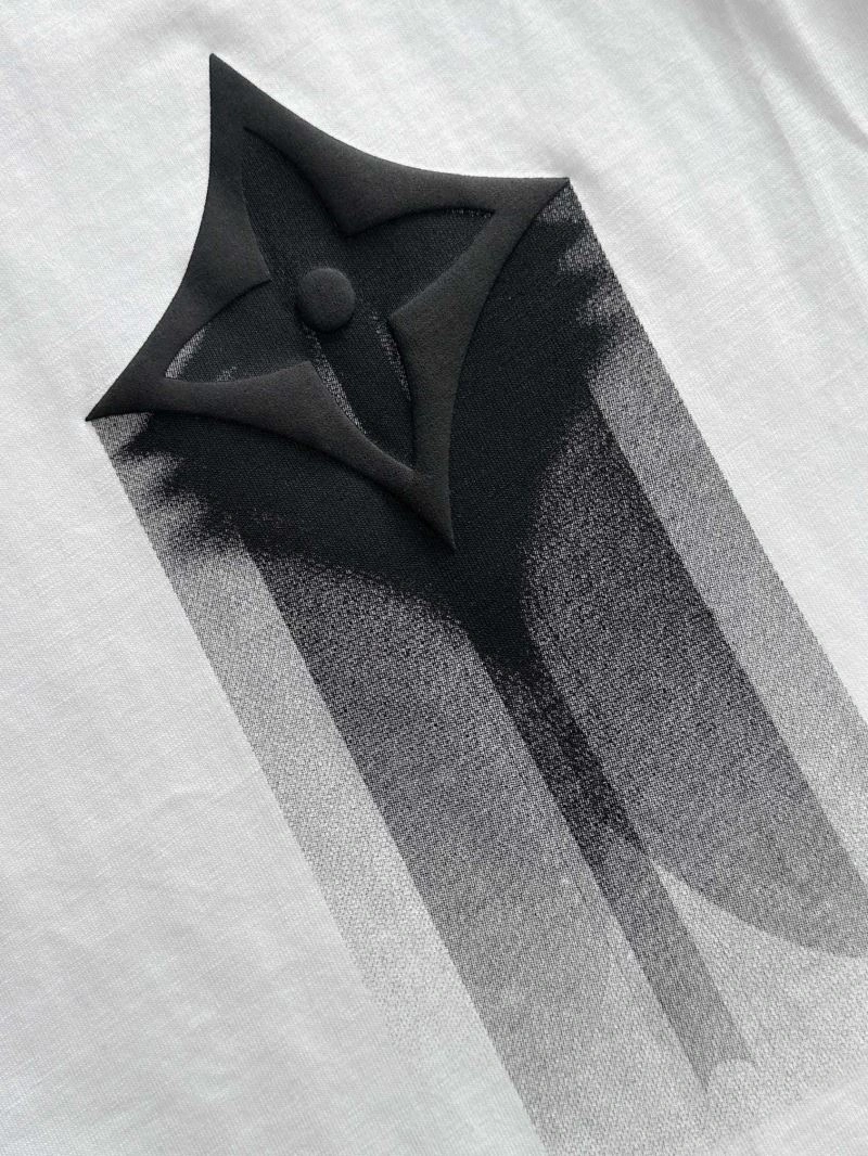 Premium Louis Vuitton T-Shirts 139209