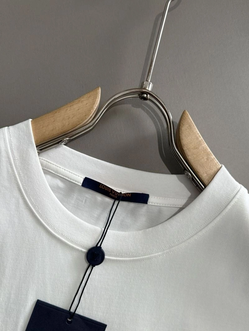 Premium Louis Vuitton T-Shirts 139209