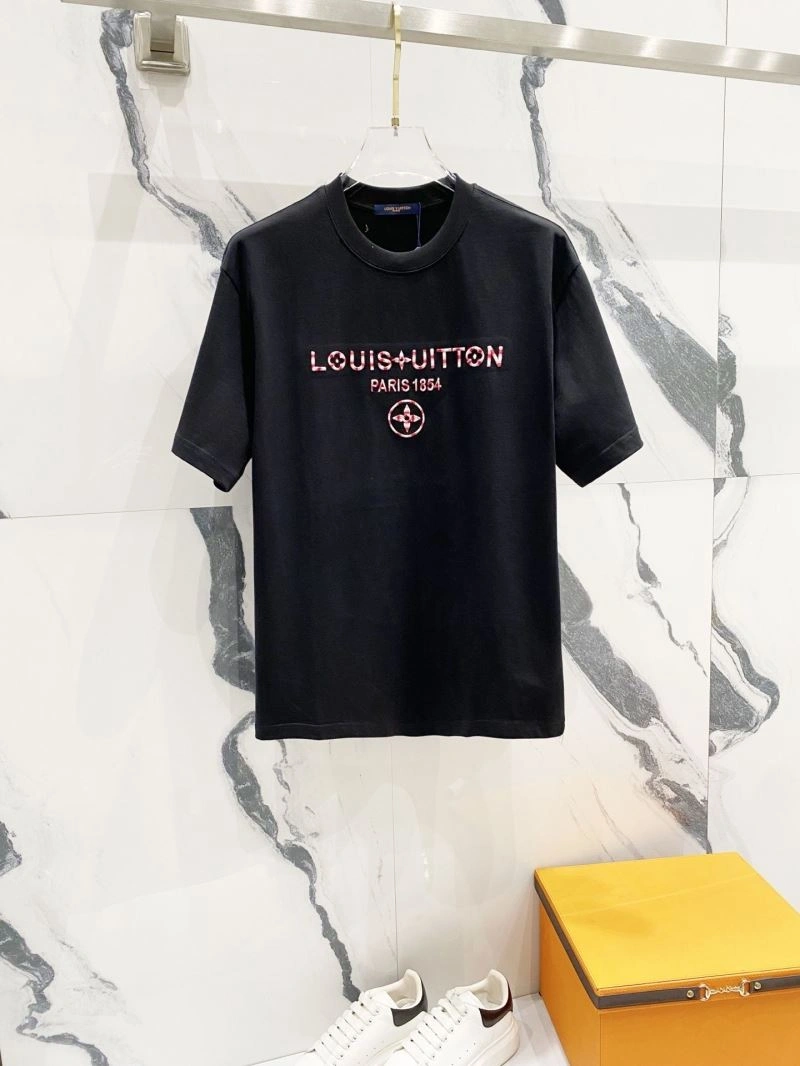 Contemporary Louis Vuitton T-Shirts 132169