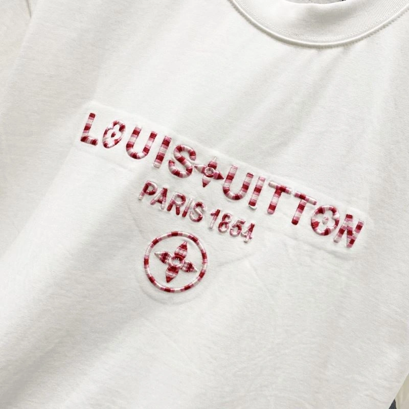 Contemporary Louis Vuitton T-Shirts 132169