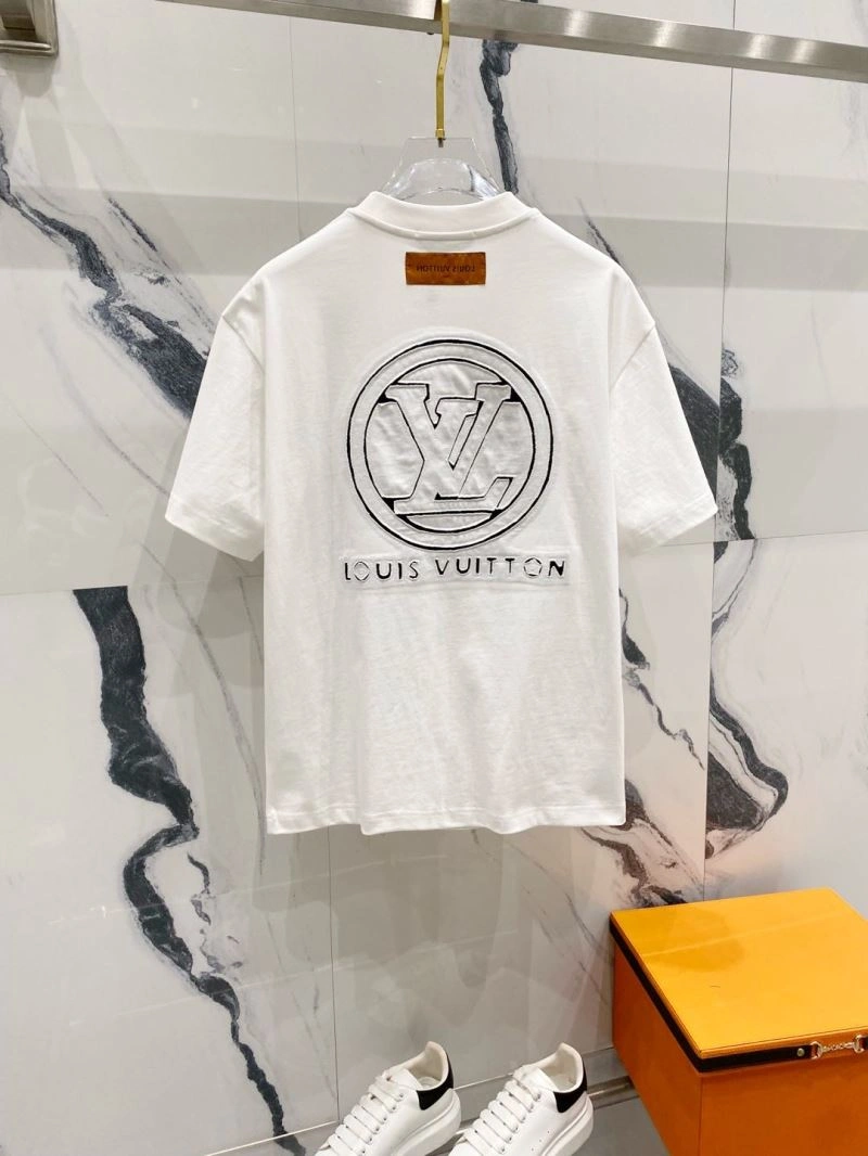 Bold Louis Vuitton T-Shirts 132155
