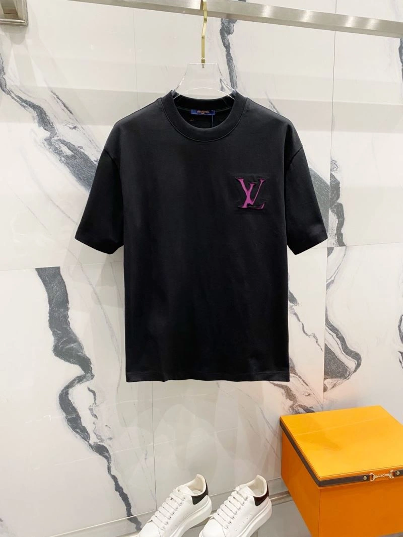 Bold Louis Vuitton T-Shirts 132155