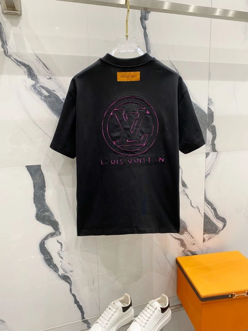 Bold Louis Vuitton T-Shirts 132155