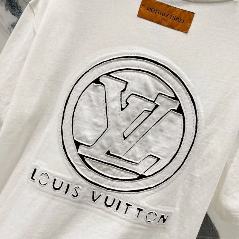 Bold Louis Vuitton T-Shirts 132155