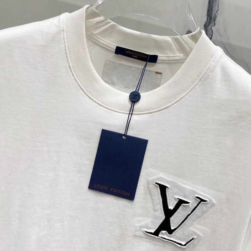 Bold Louis Vuitton T-Shirts 132155