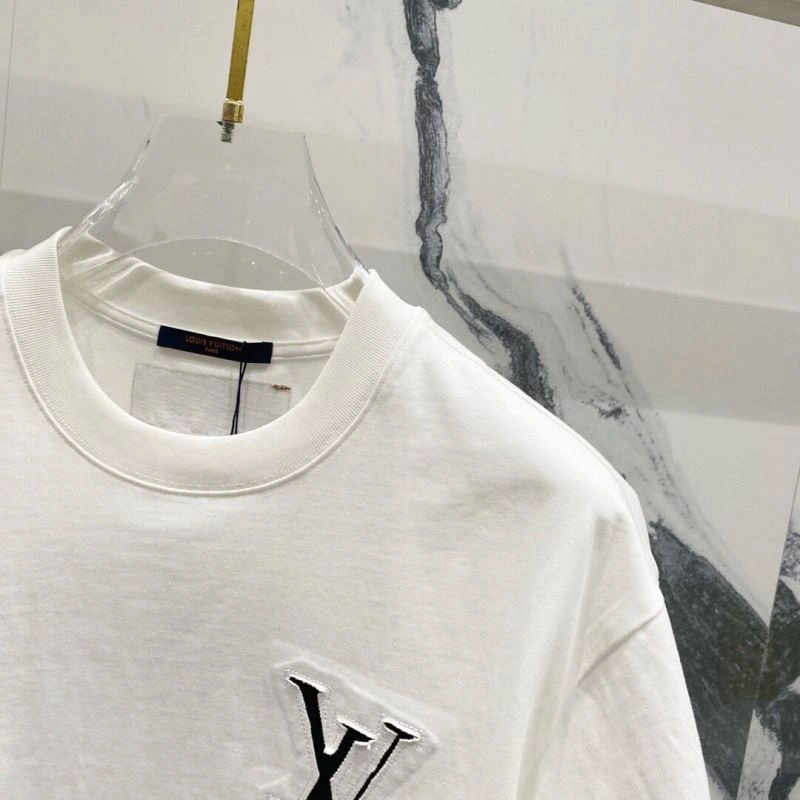 Bold Louis Vuitton T-Shirts 132155