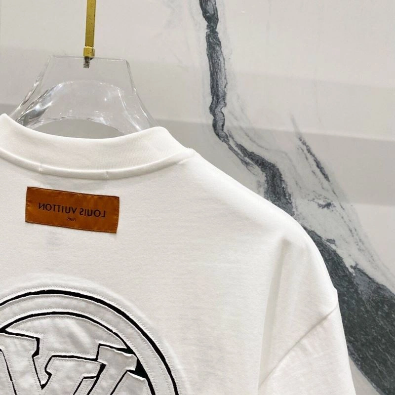 Bold Louis Vuitton T-Shirts 132155