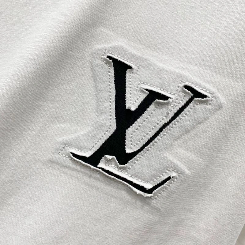 Bold Louis Vuitton T-Shirts 132155
