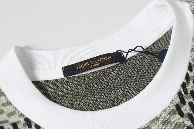 Louis Vuitton T-Shirts WeatherProof 132147
