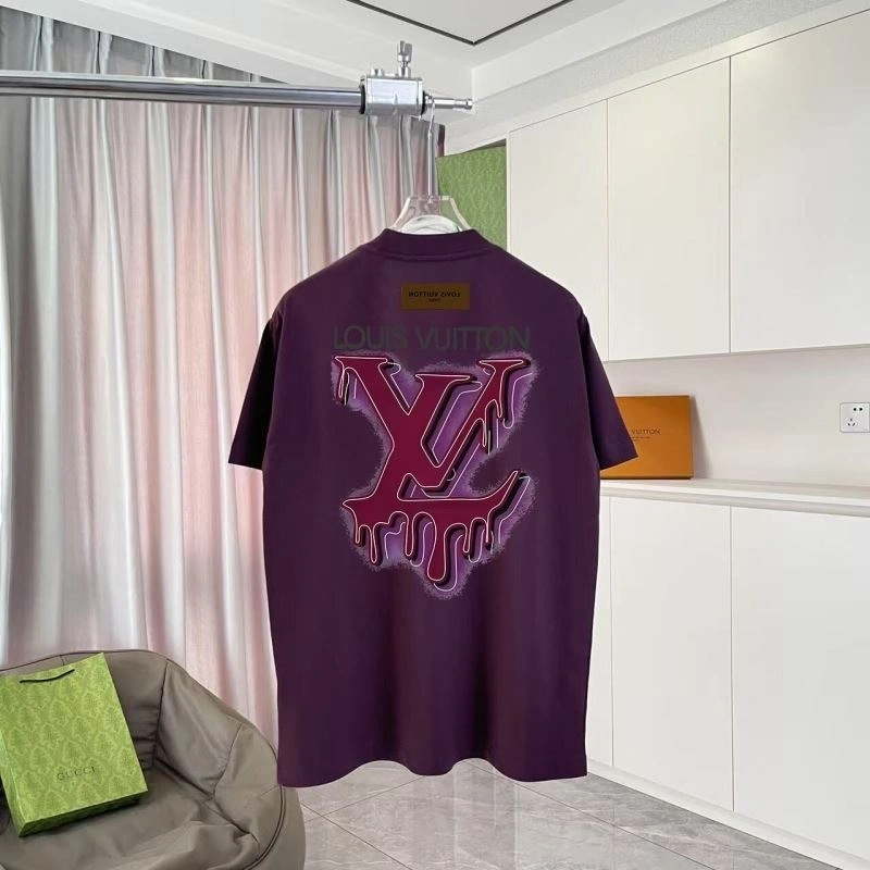 Unisex Louis Vuitton T-Shirts 132128