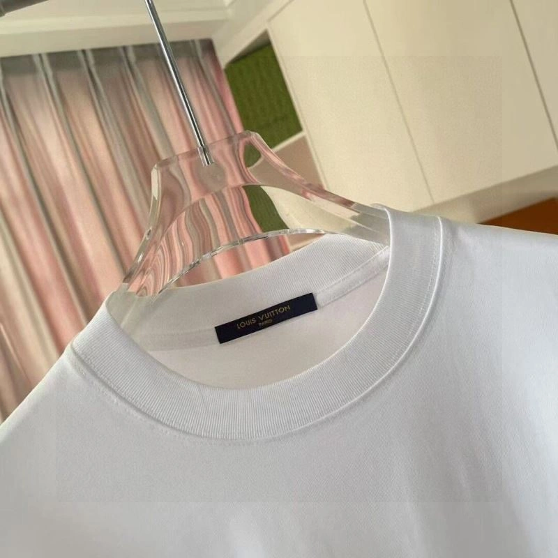 Unisex Louis Vuitton T-Shirts 132128