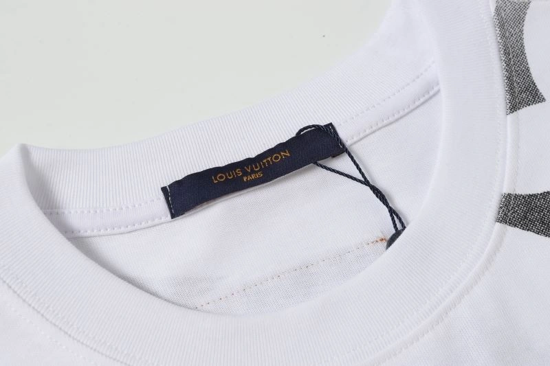 Louis Vuitton T-Shirts Versatile 132134