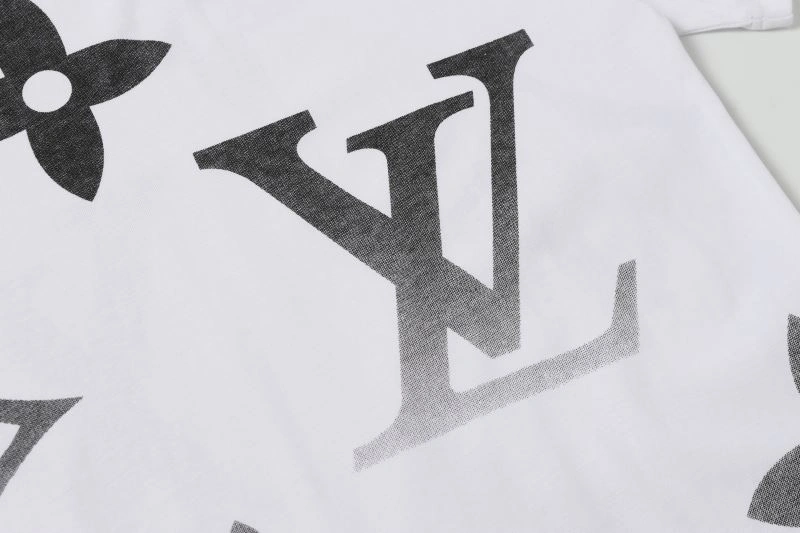 Louis Vuitton T-Shirts Versatile 132134