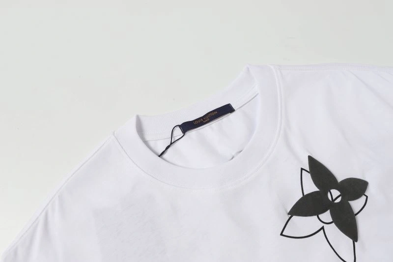 Fashionable Louis Vuitton T-Shirts 132139