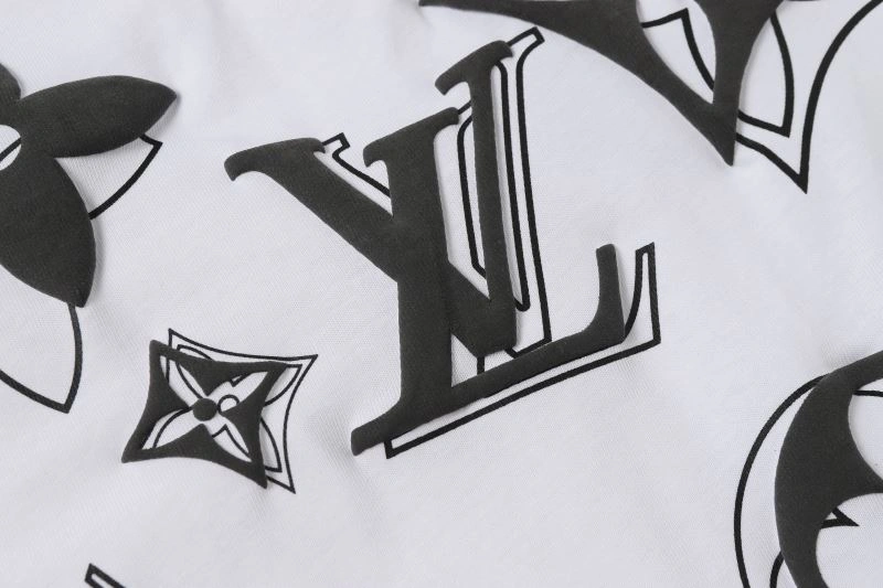 Fashionable Louis Vuitton T-Shirts 132139